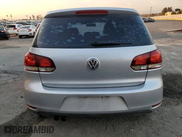 2013 Volkswagen Golf w/Conv & Sunroof с VIN WVWBB7AJ8DW030918, выставлен на аукционе Copart как лот 83351604 с пробегом 147 554 миль миль и Списание • Salvage title. История ставок и продаж доступна на DreamBid. Изображение 6.