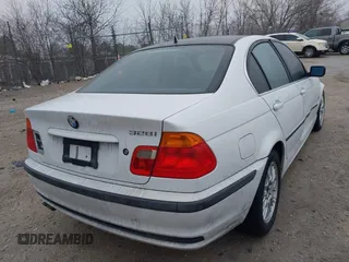 2000 BMW 3 Series 328i with VIN WBAAM5341YFR20178, listed as a IAAI auction lot 41477979 with 151,328 mi miles. Bid and sale history available at carsss.com. Image 4.