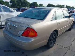 2001 Toyota Avalon XL z VIN 4T1BF28B31U185174, wystawiony jako IAAI lot #42338204 z przebiegiem 298 540 mil mil oraz . Historia ofert i sprzedaży dostępna na DreamBid. Obrazek 4.