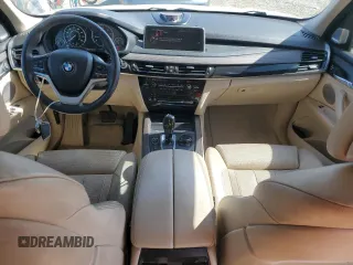 2014 BMW X5 xDrive50i z VIN 5UXKR6C55E0C03032, wystawiony jako Copart lot #57274505 z przebiegiem 107 963 mil mil oraz Czysty tytuł • Clean title. Historia ofert i sprzedaży dostępna na DreamBid. Obrazek 8.