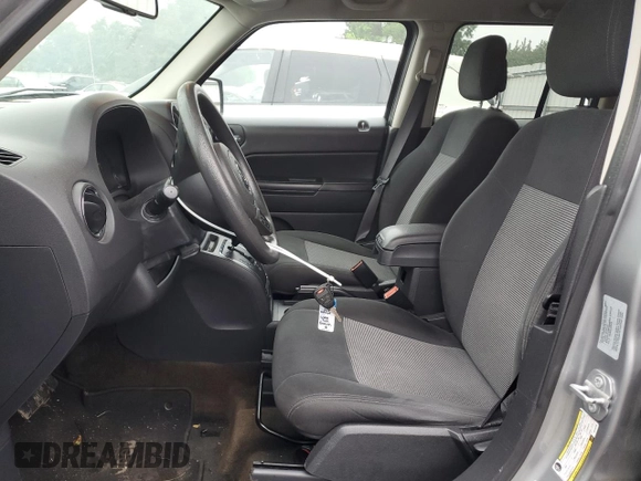 2017 Jeep Patriot Sport SE z VIN 1C4NJPBA7HD145705, wystawiony jako Copart lot #60954225 z przebiegiem 98 605 mil mil oraz Szkoda całkowita • Salvage title. Historia ofert i sprzedaży dostępna na DreamBid. Obrazek 7.