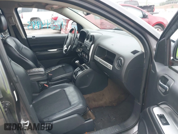 2016 Jeep Compass Latitude z VIN 1C4NJCEA2GD648240, wystawiony jako IAAI lot #42644443 z przebiegiem 189 370 mil mil oraz . Historia ofert i sprzedaży dostępna na DreamBid. Obrazek 5.