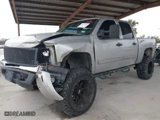 2010 Chevrolet Silverado 1500 LT with VIN 3GCRKSE30AG290298, listed as a IAAI auction lot 41657081 with 175,686 mi miles. Bid and sale history available at carsss.com. Image 2.