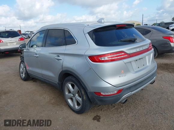 2015 Lincoln MKC z VIN 5LMCJ1A91FUJ13477, wystawiony jako IAAI lot #42042457 z przebiegiem 134 046 mil mil oraz . Historia ofert i sprzedaży dostępna na DreamBid. Obrazek 3.