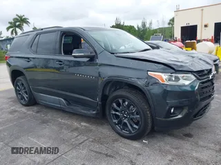 2021 Chevrolet Traverse RS z VIN 1GNERJKW3MJ188636, wystawiony jako IAAI lot #42450602 z przebiegiem 66 360 mil mil oraz . Historia ofert i sprzedaży dostępna na DreamBid. Obrazek 1.