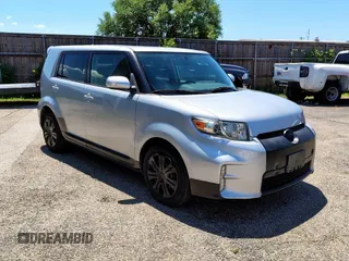 2014 Scion xB z VIN JTLZE4FE9EJ055412, wystawiony jako Copart lot #56695645 z przebiegiem 193 819 mil mil oraz Tytuł czysty. Historia ofert i sprzedaży dostępna na DreamBid. Obrazek 1.