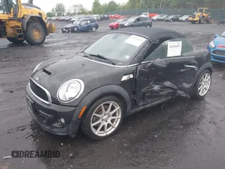 2013 MINI Roadster S z VIN WMWSY3C50DT566042, wystawiony jako IAAI lot #42264418 z przebiegiem 84 762 mil mil oraz . Historia ofert i sprzedaży dostępna na DreamBid. Obrazek 2.