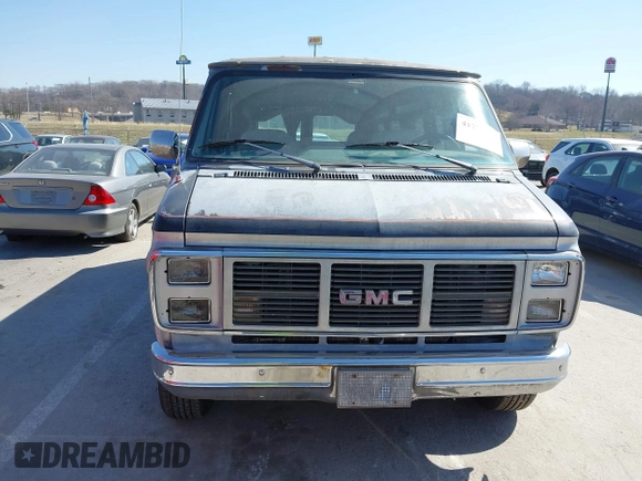 1989 GMC Vandura z VIN 1GDEG25KXK7519540, wystawiony jako IAAI lot #41771047 z przebiegiem 638 734 mil mil oraz . Historia ofert i sprzedaży dostępna na DreamBid. Obrazek 12.