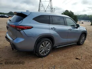 2023 Toyota Highlander L with VIN 5TDKDRBH3PS000635, listed as a Copart auction lot 61023505 with 47,348 mi miles and Salvage title. Bid and sale history available at DreamBid. Image 3.