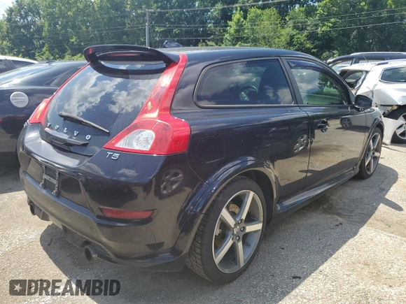 2013 Volvo C30 T5 z VIN YV1672MK5D2309013, wystawiony jako Copart lot #58766754 z przebiegiem 106 960 mil mil oraz Szkody całkowita. Historia ofert i sprzedaży dostępna na DreamBid. Obrazek 3.