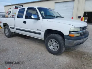 2000 Chevrolet Silverado 1500 LT with VIN 1GCEK19T3YE230665, listed as a IAAI auction lot 41801623 with 354,899 mi miles and . Bid and sale history available at DreamBid. Image 1.