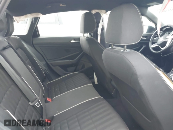 2024 Volkswagen Jetta Sport z VIN 3VWBM7BU0RM050426, wystawiony jako IAAI lot #42213683 z przebiegiem 29 940 mil mil oraz . Historia ofert i sprzedaży dostępna na DreamBid. Obrazek 8.
