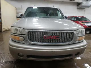 2005 GMC Yukon Denali z VIN 1GKEK63U45J222600, wystawiony jako Copart lot #51329775 z przebiegiem 287 293 mil mil oraz Czysty tytuł • Clean title. Historia ofert i sprzedaży dostępna na DreamBid. Obrazek 5.
