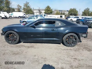2010 Chevrolet Camaro 2SS z VIN 2G1FK1EJ9A9137692, wystawiony jako IAAI lot #41605144 z przebiegiem 169 665 mil mil oraz . Historia ofert i sprzedaży dostępna na DreamBid. Obrazek 14.