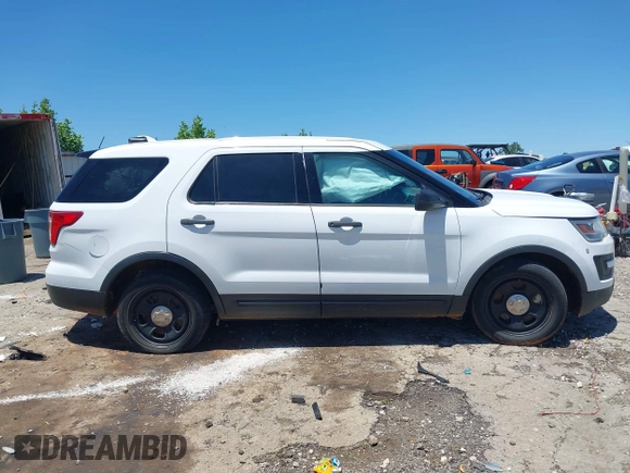 2017 Ford Police Interceptor Utility z VIN 1FM5K8AR9HGD26082, wystawiony jako IAAI lot #42302735 z przebiegiem 168 705 mil mil oraz . Historia ofert i sprzedaży dostępna na DreamBid. Obrazek 14.