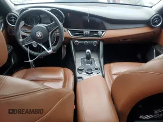 2018 Alfa Romeo Giulia z VIN ZARFAEBN6J7594072, wystawiony jako Copart lot #58408755 z przebiegiem 98 279 mil mil oraz Tytuł czysty. Historia ofert i sprzedaży dostępna na DreamBid. Obrazek 8.
