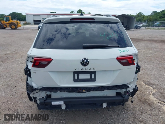 2022 Volkswagen Tiguan SE R-Line Black z VIN 3VVCB7AX8NM105497, wystawiony jako IAAI lot #42506294 z przebiegiem 29 821 mil mil oraz . Historia ofert i sprzedaży dostępna na DreamBid. Obrazek 17.
