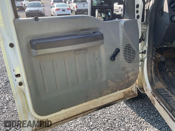 2013 Ford F-250 XL with VIN 1FDBF2B60DEA26915, listed as a IAAI auction lot 42674430 with 111,183 mi miles and . Bid and sale history available at DreamBid. Image 22.