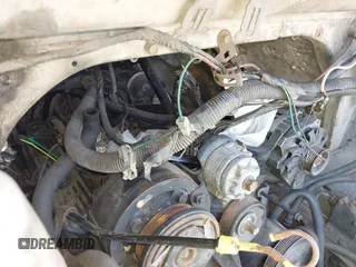 1988 Chevrolet Chevy Van z VIN 1GBEG25K8J7123095, wystawiony jako IAAI lot #42355125 z przebiegiem 92 496 mil mil oraz . Historia ofert i sprzedaży dostępna na DreamBid. Obrazek 14.