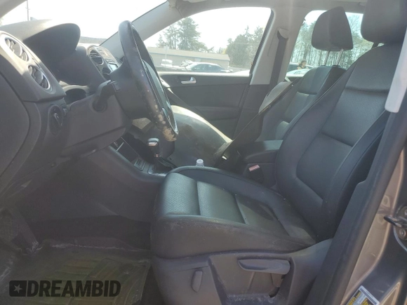2010 Volkswagen Tiguan SEL with VIN WVGBV7AX4AW513809, listed as a Copart auction lot 50951415 with 109,001 mi miles and Clean Title. Bid and sale history available at DreamBid. Image 7.