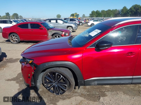 2024 Mazda CX-50 S Premium Plus z VIN 7MMVABEM0RN171504, wystawiony jako IAAI lot #40501944 z przebiegiem 6 671 mil mil oraz . Historia ofert i sprzedaży dostępna na DreamBid. Obrazek 17.