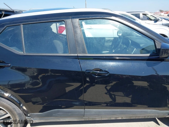 2019 Nissan Kicks S with VIN 3N1CP5CU6KL509670, listed as a IAAI auction lot 41787105 with 94,759 mi miles. Bid and sale history available at carsss.com. Image 14.