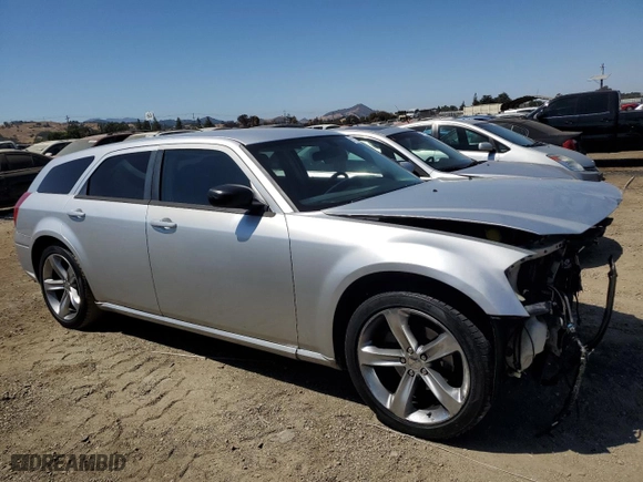 2005 Dodge Magnum SE with VIN 2D4FV48V15H166052, listed as a Copart auction lot 69713374 with NaN miles and Salvage Title. Bid and sale history available at carsss.com. Image 4.