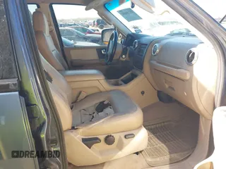 2005 Ford Expedition Eddie Bauer with VIN 1FMFU18555LA97198, listed as a IAAI auction lot 41256088 with 191,868 mi miles. Bid and sale history available at carsss.com. Image 5.