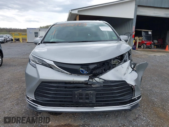 2021 Toyota Sienna XLE with VIN 5TDJRKEC1MS027266, listed as a IAAI auction lot 41956093 with 61,341 mi miles. Bid and sale history available at carsss.com. Image 12.