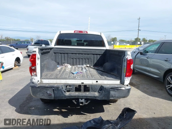 2018 Toyota Tundra 2WD SR5 with VIN 5TFEY5F12JX229395, listed as a IAAI auction lot 41860401 with 211,706 mi miles. Bid and sale history available at carsss.com. Image 16.