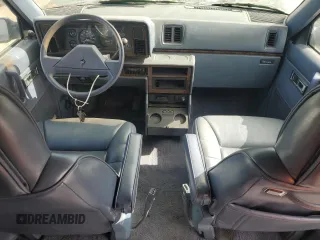 1987 Plymouth Voyager z VIN 2P4FH51G8HR130018, wystawiony jako Copart lot #47295285 z przebiegiem 68 113 mil mil oraz Tytuł czysty. Historia ofert i sprzedaży dostępna na DreamBid. Obrazek 8.