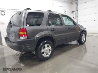2004 Ford Escape XLT with VIN 1FMCU93174KB67570, listed as a IAAI auction lot 41228124 with 160,176 mi miles. Bid and sale history available at carsss.com. Image 4.