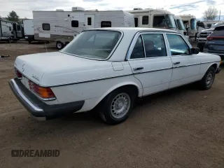 1980 Mercedes-Benz 300 with VIN 12313012165283, listed as a Copart auction lot 81507514 with 121,465 mi miles and Clean Title. Bid and sale history available at DreamBid. Image 3.