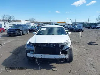 2019 Chrysler 300 S z VIN 2C3CCABG6KH659109, wystawiony jako IAAI lot #41987079 z przebiegiem Nie podano mil oraz . Historia ofert i sprzedaży dostępna na DreamBid. Obrazek 13.