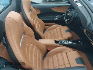 2022 Ferrari SF90 z VIN ZFF96NMA5N0283932, wystawiony jako IAAI lot #41702380 z przebiegiem 5 203 mil mil oraz . Historia ofert i sprzedaży dostępna na DreamBid. Obrazek 5.