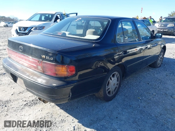 1994 Toyota Camry XLE with VIN JT2GK13E9R0025099, listed as a IAAI auction lot 41735273 with 281,833 mi miles. Bid and sale history available at carsss.com. Image 4.