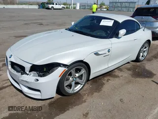 2015 BMW Z4 sDrive28i z VIN WBALL5C53FP557183, wystawiony jako IAAI lot #42145557 z przebiegiem 123 319 mil mil oraz . Historia ofert i sprzedaży dostępna na DreamBid. Obrazek 18.