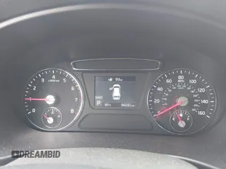 2019 Kia Sorento LX z VIN 5XYPG4A5XKG447654, wystawiony jako IAAI lot #41943667 z przebiegiem 84 241 mil mil oraz . Historia ofert i sprzedaży dostępna na DreamBid. Obrazek 7.