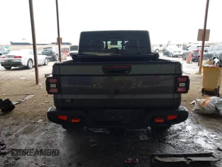 2022 Jeep Gladiator Mojave z VIN 1C6JJTEG8NL182360, wystawiony jako IAAI lot #42194516 z przebiegiem 67 658 mil mil oraz . Historia ofert i sprzedaży dostępna na DreamBid. Obrazek 16.