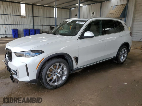 2025 BMW X5 xDrive40i z VIN 5UX23EU03S9Z14103, wystawiony jako Copart lot #56754705 z przebiegiem 2 983 mil mil oraz Czysty tytuł • Clean title. Historia ofert i sprzedaży dostępna na DreamBid. Obrazek 1.