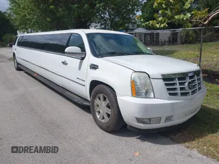 2007 Cadillac Escalade with VIN 1GYFK638X7R125046, listed as a IAAI auction lot 42025669 with 119,212 mi miles. Bid and sale history available at carsss.com. Image 1.