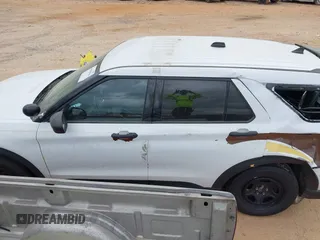 2022 Ford Police Interceptor Utility z VIN 1FM5K8AB4NGA07672, wystawiony jako IAAI lot #41918544 z przebiegiem 47 598 mil mil oraz . Historia ofert i sprzedaży dostępna na DreamBid. Obrazek 14.