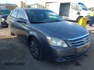2005 Toyota Avalon XL with VIN 4T1BK36B35U038802, listed as a IAAI auction lot 41852219 with 251,682 mi miles and . Bid and sale history available at carsss.com. Image 1.