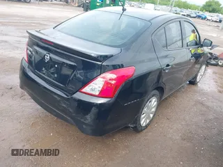 2016 Nissan Versa S z VIN 3N1CN7AP3GL907876, wystawiony jako IAAI lot #42134165 z przebiegiem 75 869 mil mil oraz . Historia ofert i sprzedaży dostępna na DreamBid. Obrazek 4.