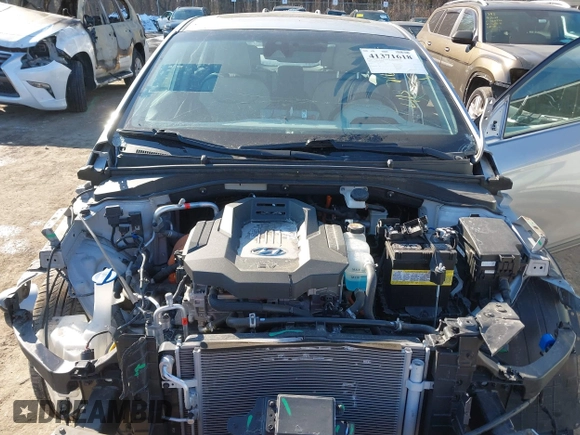 2020 Hyundai Ioniq Limited with VIN KMHC85LJXLU073635, listed as a IAAI auction lot 41371618 with 33,518 mi miles and . Bid and sale history available at DreamBid. Image 10.