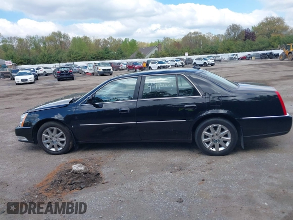2009 Cadillac DTS 1SC z VIN 1G6KD57Y29U141800, wystawiony jako IAAI lot #42190874 z przebiegiem 115 043 mil mil oraz . Historia ofert i sprzedaży dostępna na DreamBid. Obrazek 14.