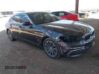 2019 BMW 5 Series 530i z VIN WBAJA5C52KWW20562, wystawiony jako IAAI lot #42075298 z przebiegiem Nie podano mil oraz . Historia ofert i sprzedaży dostępna na DreamBid. Obrazek 1.