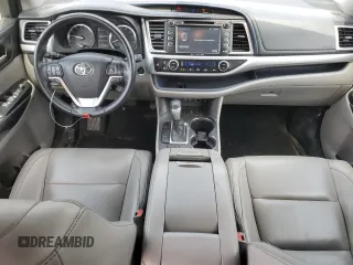 2017 Toyota Highlander XLE with VIN 5TDJZRFH5HS518593, listed as a Copart auction lot 56693565 with 97,686 mi miles and Salvage title. Bid and sale history available at DreamBid. Image 8.