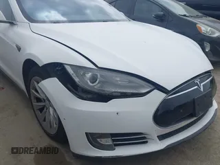 2014 Tesla Model S 60 with VIN 5YJSA1H16EFP32585, listed as a IAAI auction lot 42068925 with 119,561 mi miles and . Bid and sale history available at DreamBid. Image 19.