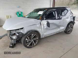 2022 Volvo XC40 R-Design z VIN YV4162UM4N2722947, wystawiony jako IAAI lot #41906690 z przebiegiem 43 077 mil mil oraz . Historia ofert i sprzedaży dostępna na DreamBid. Obrazek 2.